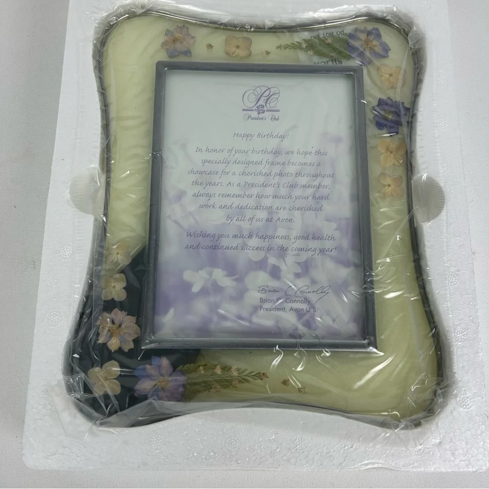Avon NIB VTG '2002' President's Club Birthday Gift 5x7 picture frame.
